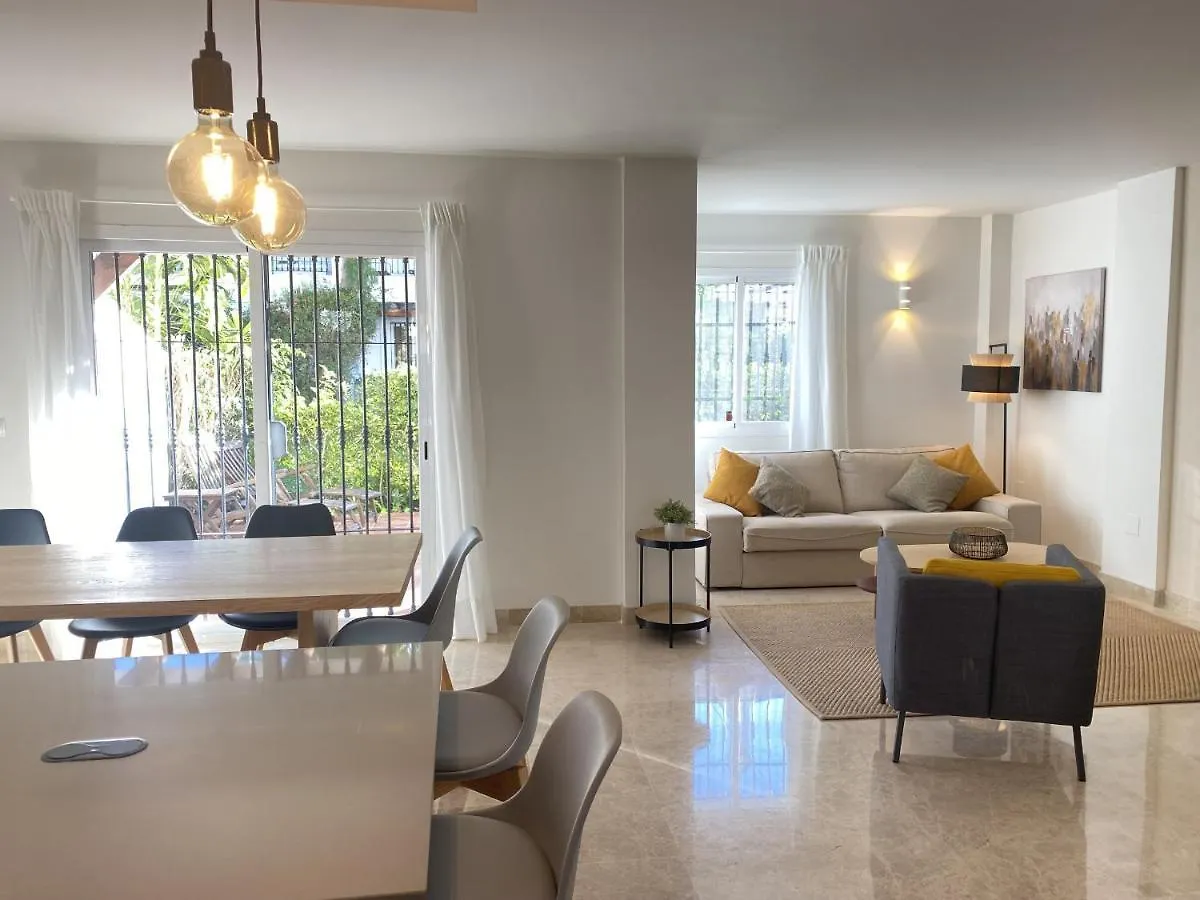 Preciosa Casa De 4 Habitaciones Y 3 Banos, Urbanizacion Los Naranjos, Puerto Banus Marbella Holiday home