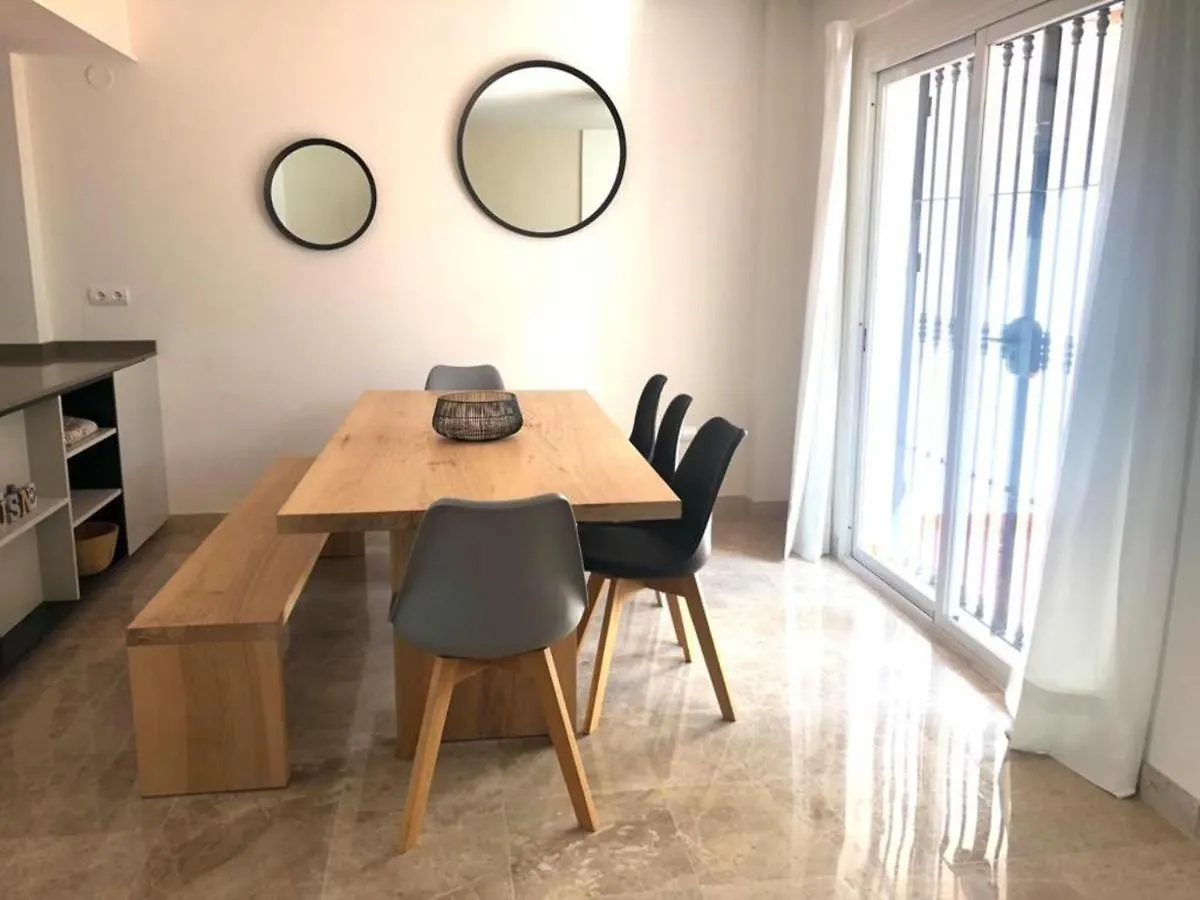 Preciosa Casa De 4 Habitaciones Y 3 Banos, Urbanizacion Los Naranjos, Puerto Banus Marbella
